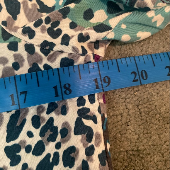 Lori Goldstein Abstract Animal Print Top - Picture 8 of 9